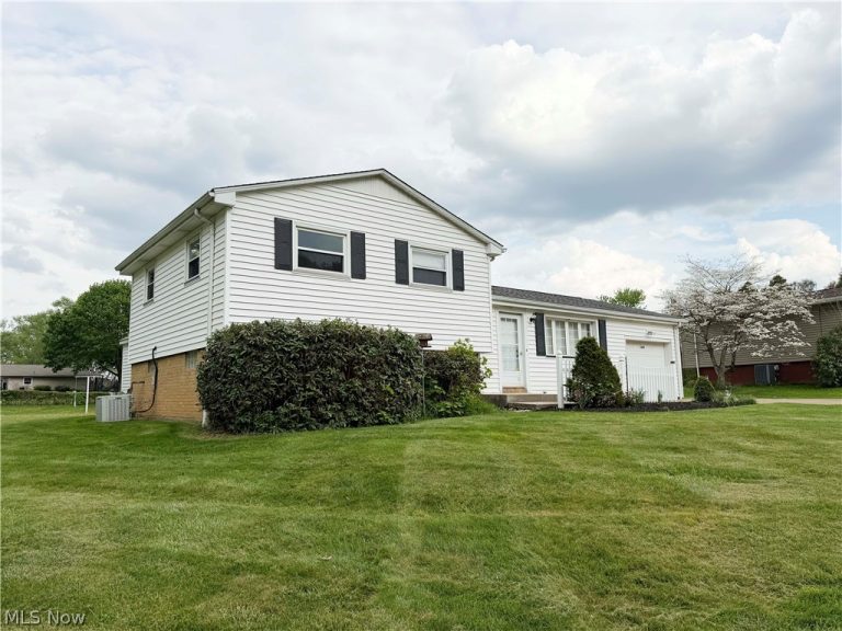 7090 Hillridge Avenue, Canton, OH - Photo 2