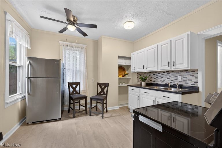 2212 Selzer Avenue, Cleveland, OH - Photo 8