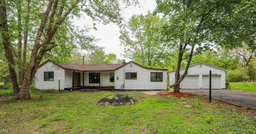 701 Portage Lakes Drive, Coventry, OH
