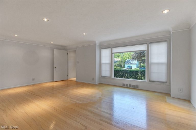 23410 Baintree Road, Beachwood, OH - Photo 3