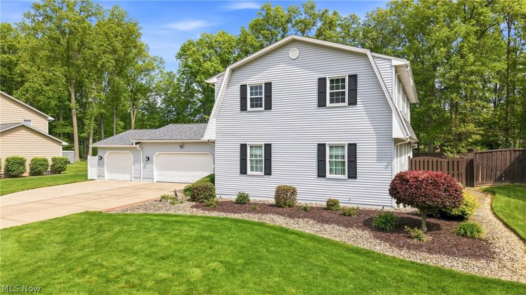 8965 Altura Drive, Warren, OH - Photo 2