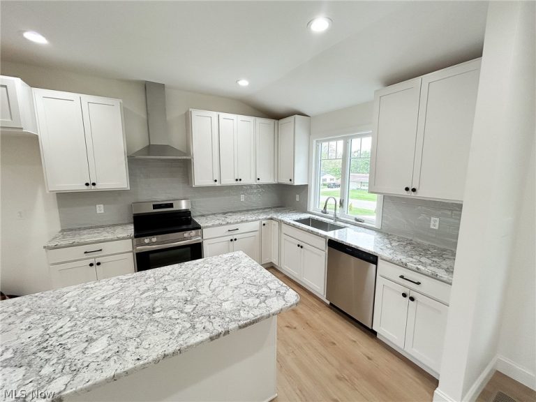 3654 Rolling Ridge Road, Canton, OH - Photo 3