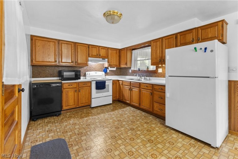 107 Laurel Drive, Weirton, WV - Photo 5