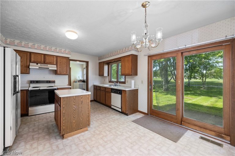 722 Jaycox Road, Avon Lake, OH - Photo 6