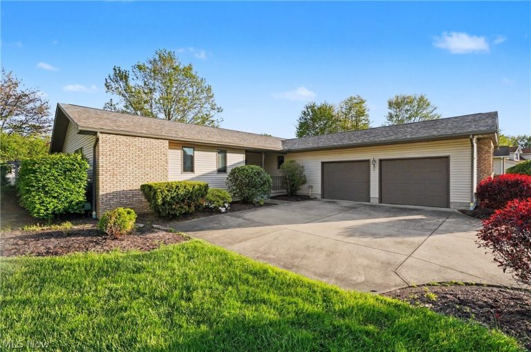 358 Tessa Place, Cortland, OH - Photo 2