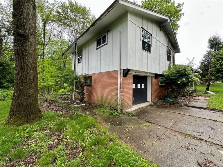 5319 Fairtree Road, Bedford Heights, OH - Photo 3