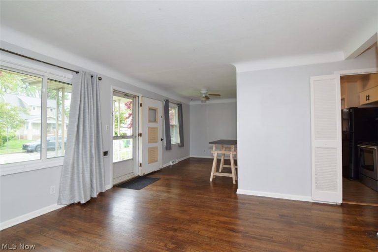 1098 Homestead Road, South Euclid, OH - Photo 3
