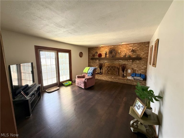 5520 Sharon Drive, Youngstown, OH - Photo 4