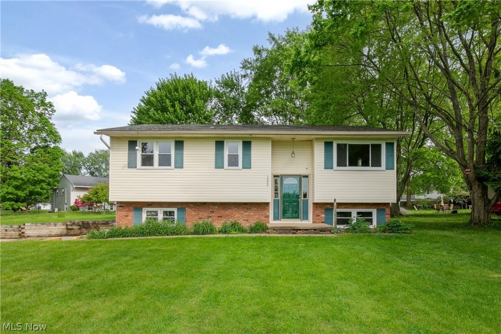 1425 Galaxy Drive, Mogadore, OH