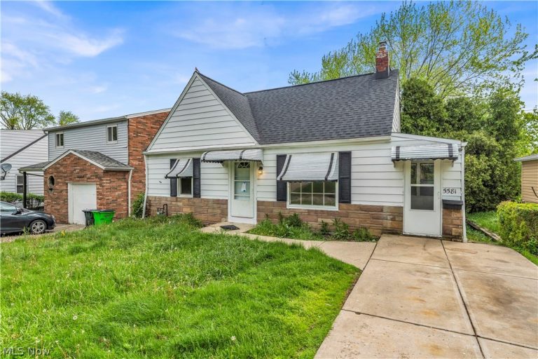 5581 Saxon Drive, Garfield Heights, OH - Photo 2