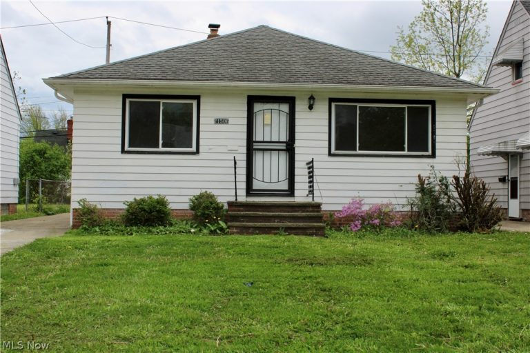 21506 Kenyon Street, Maple Heights, OH - Photo 2