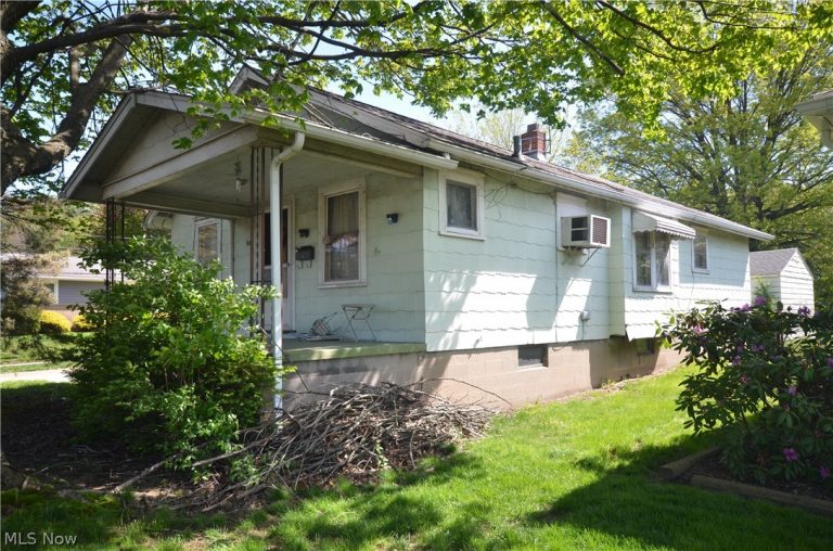 581 Baldwin Road, Akron, OH - Photo 2