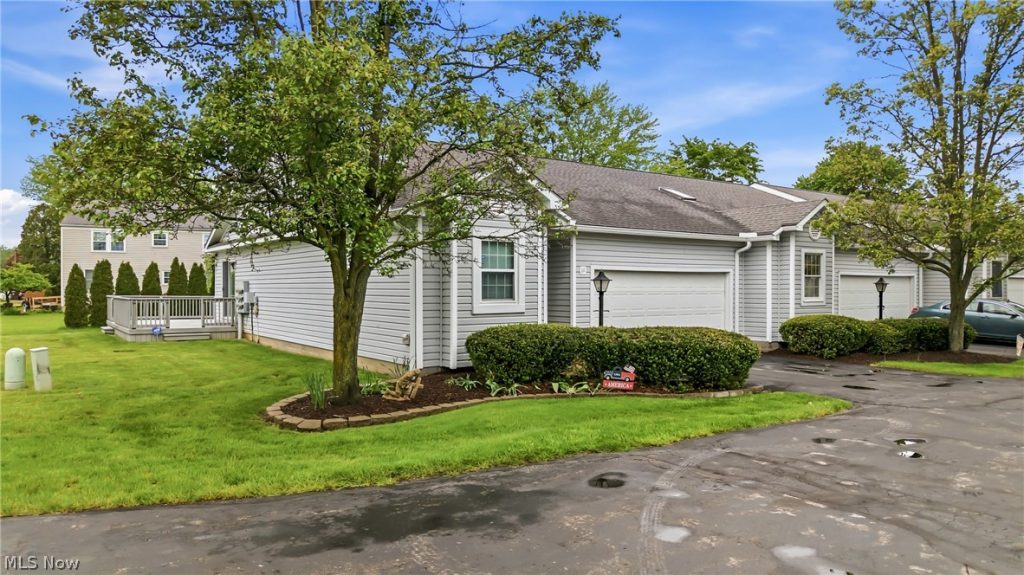 111 Greenfield Oval, Warren, OH