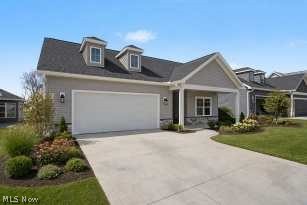 4304 Evergreen Court #61, North Canton, OH - Photo 2