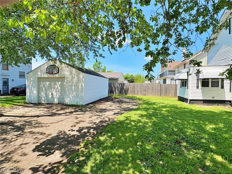 3530 Pearl Avenue, Lorain, OH - Photo 5