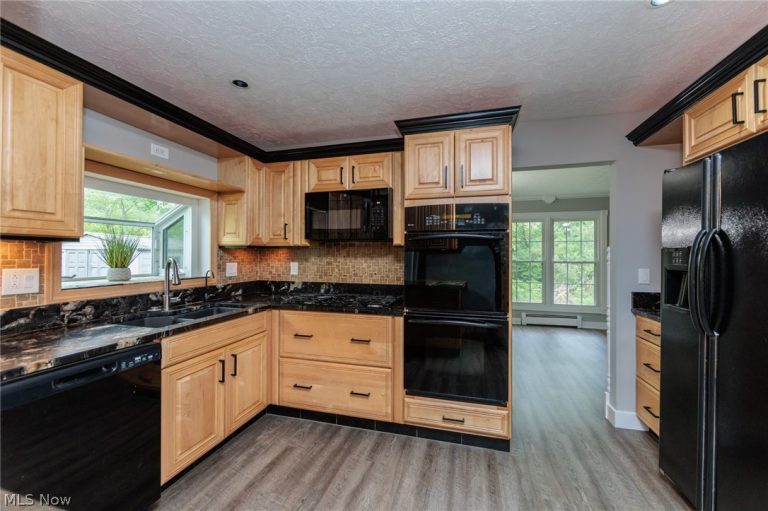 7981 Mulberry Road, Chesterland, OH - Photo 4