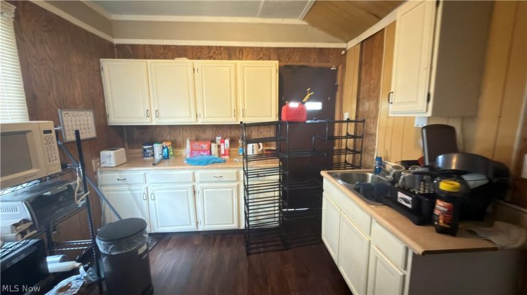 4297 139th Street, Cleveland, OH - Photo 4