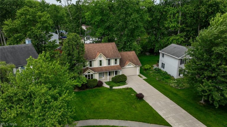 8460 Old Post Road, Olmsted Falls, OH - Photo 4