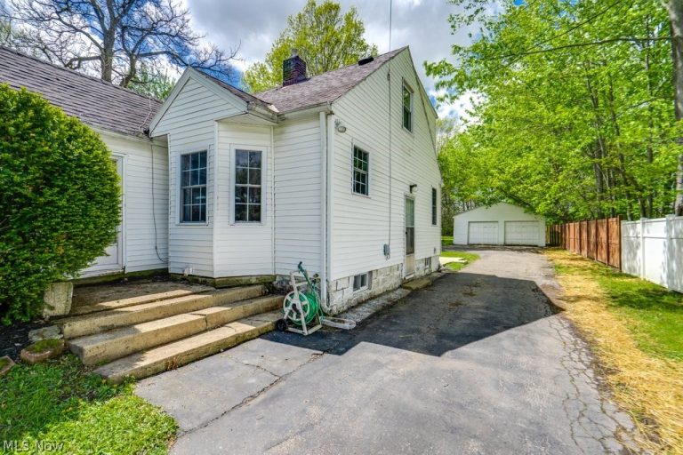7086 MacKenzie Road, Olmsted Twp, OH - Photo 2
