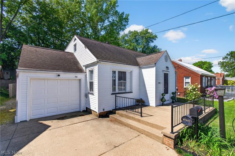 1208 39th Street, Canton, OH - Photo 2