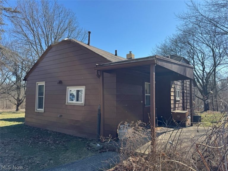 2160 Ingersoll Drive, Akron, OH - Photo 8