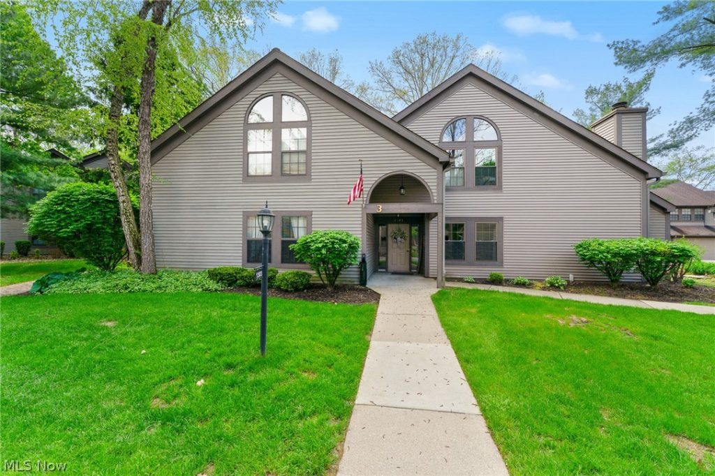 1303 Red Tail Hawk Court, Boardman, OH