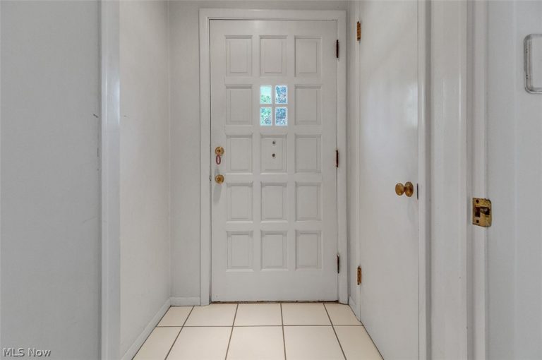 23410 Baintree Road, Beachwood, OH - Photo 2