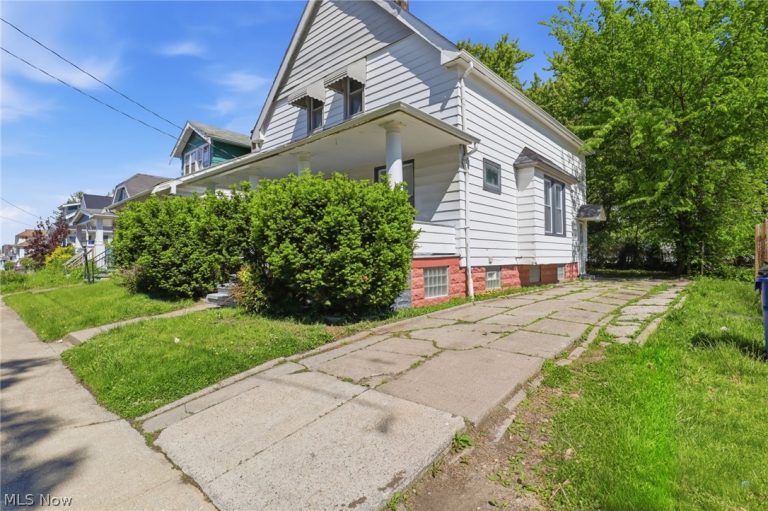 13913 Chapelside Avenue, Cleveland, OH - Photo 2