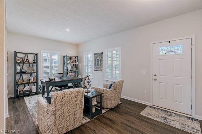 9049 Winfield Lane, North Ridgeville, OH - Photo 4