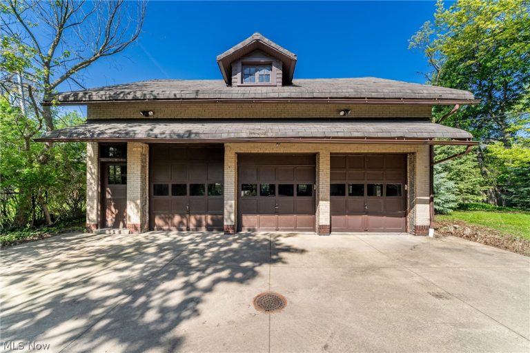 2170 Overlook Road, Cleveland Heights, OH - Photo 6