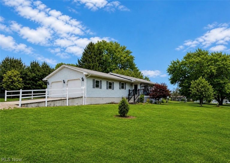 305 North Drive, Somerset, OH - Photo 3