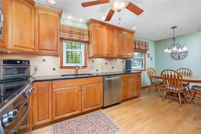 8152 Twin Oaks Drive, Broadview Heights, OH - Photo 6