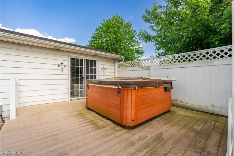 8263 Winterwood Avenue, North Canton, OH - Photo 8