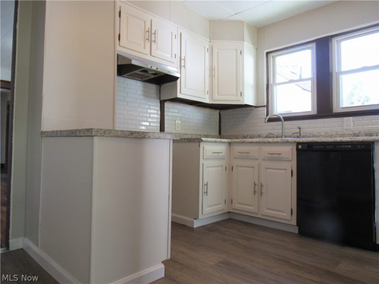 1056 Raymond Street, Warren, OH - Photo 4