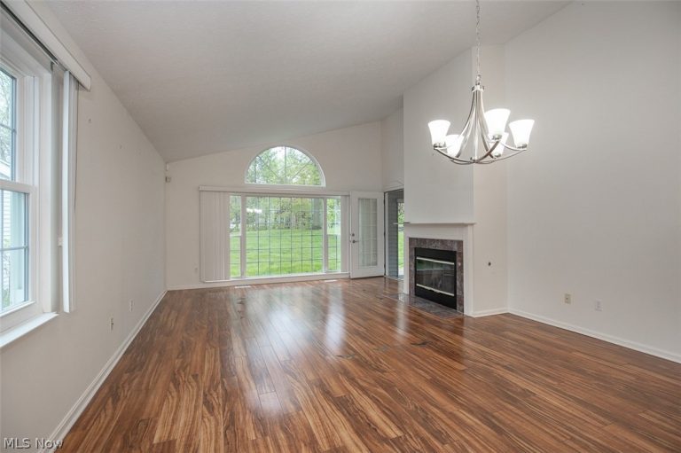 390 Vista Lane, Aurora, OH - Photo 4