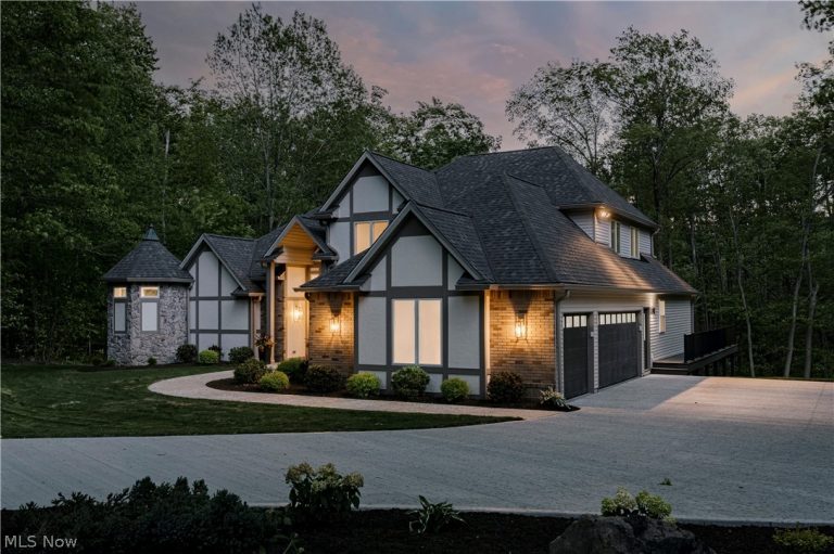 11251 Lake Forest Drive, Chesterland, OH - Photo 6