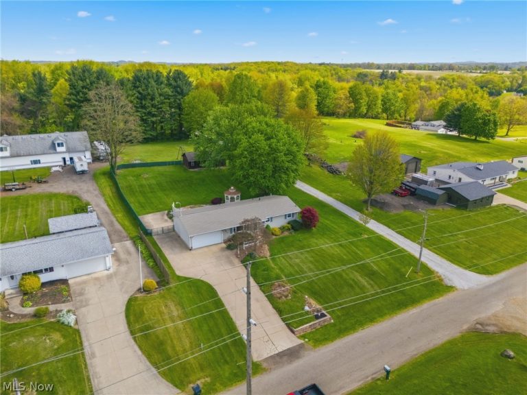 10743 Corundite Road, Massillon, OH - Photo 6