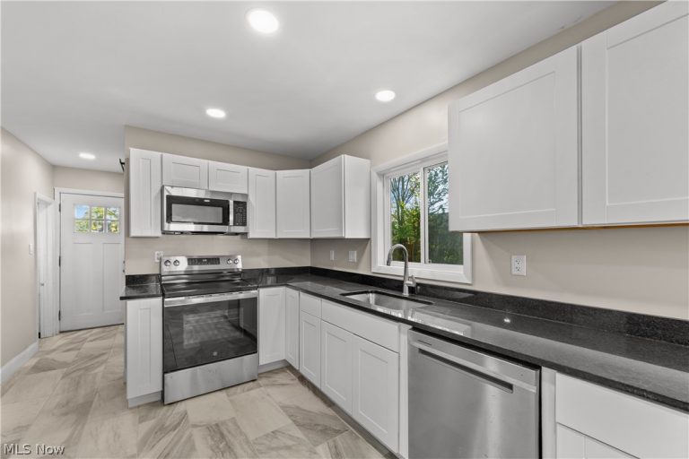 620 Pasadena Avenue, Sheffield Lake, OH - Photo 5
