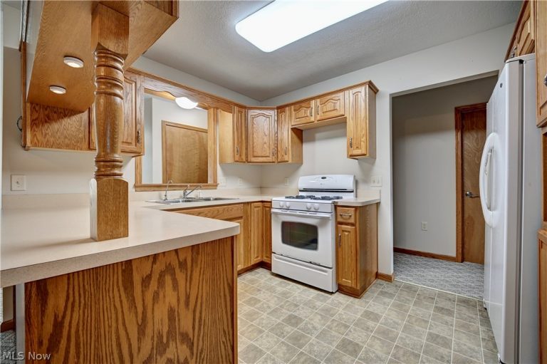 960B Mcdonald Drive, Sugarcreek, OH - Photo 8