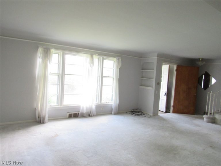 4946 Fairlawn Road, Lyndhurst, OH - Photo 4