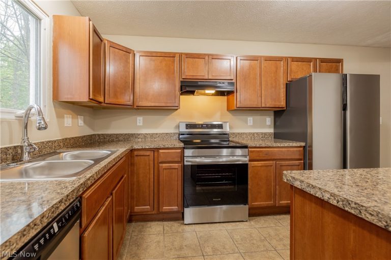 17511 Throckley Avenue, Cleveland, OH - Photo 6