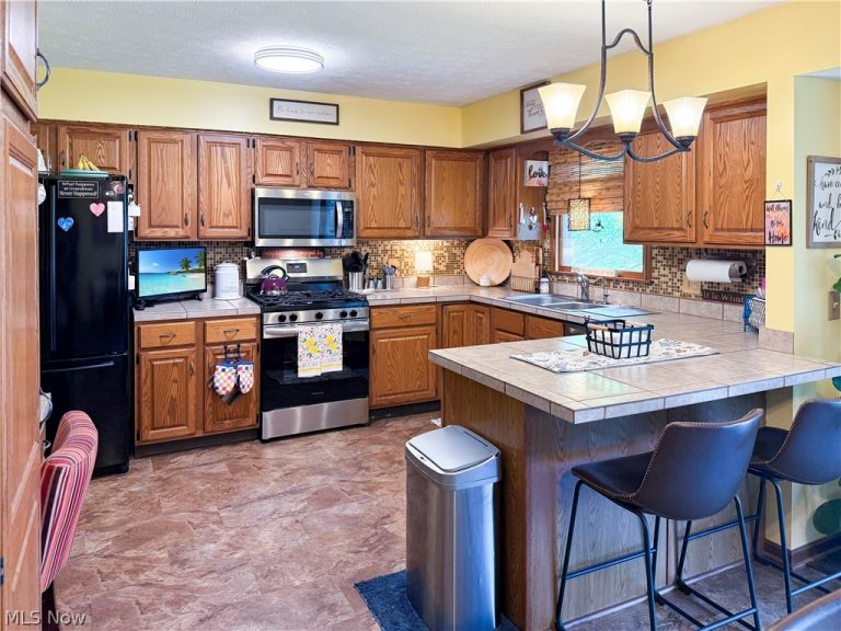 3172 Killian Road, Uniontown, OH - Photo 4