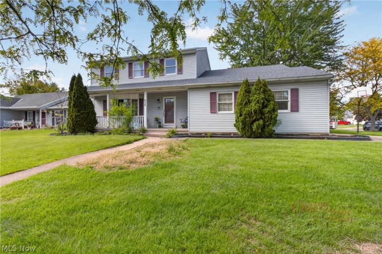 438 Hampton Drive, Elyria, OH - Photo 3