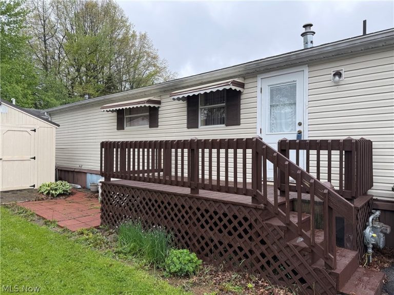 43 Outer Drive, Vienna, OH - Photo 2