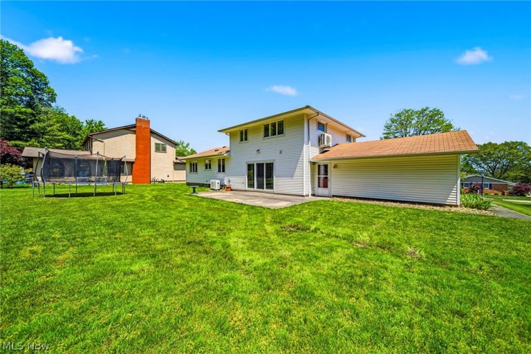 8074 Farview Oval, Brecksville, OH - Photo 6