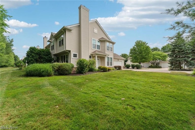 2672 Wyndgate Court #2672, Westlake, OH - Photo 2
