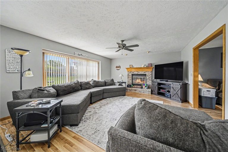 9454 Deer Hollow Drive, Mentor, OH - Photo 4