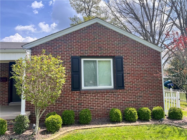 4047 Cascade Drive, Youngstown, OH - Photo 2