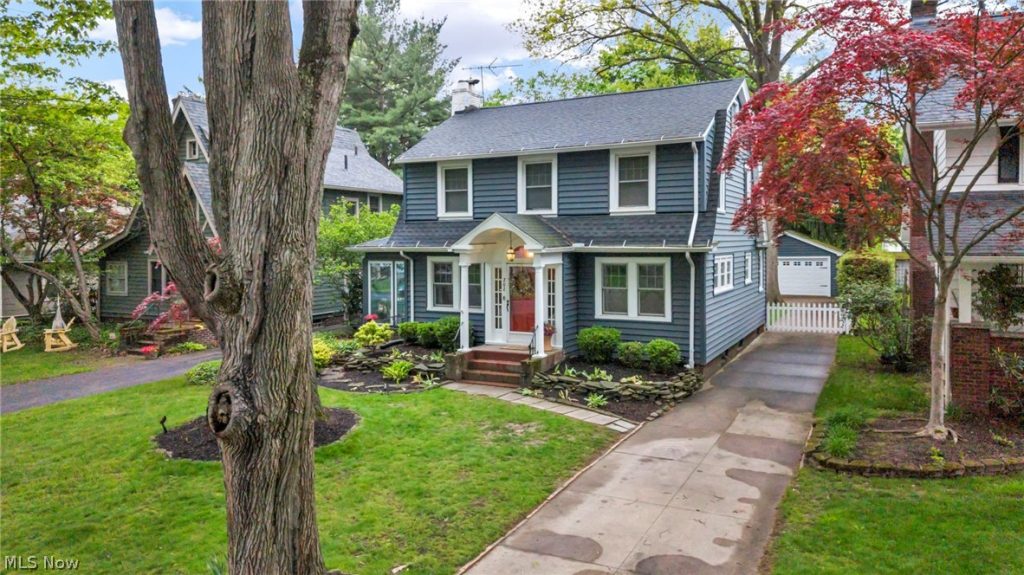 202 Kenilworth Drive, Akron, OH
