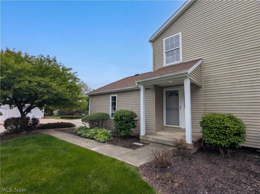 1352 Meadow Run, Copley, OH
